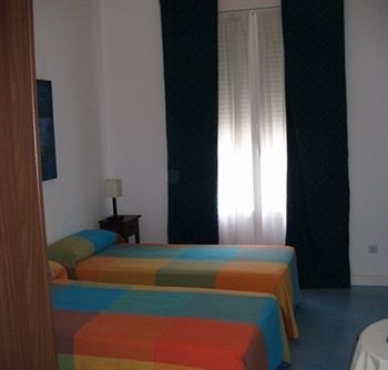 Gay Puerta Del Sol Affittacamere 2*
